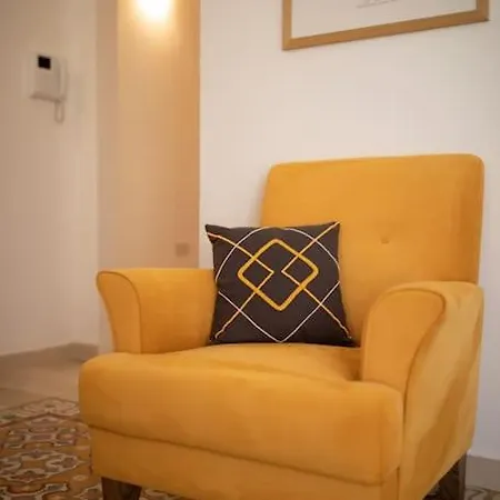 Traditional 2 Bedroom House With Yard Ssch1-1 *