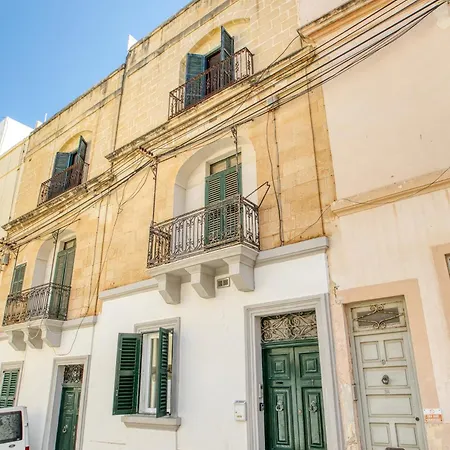 Traditional 2 Bedroom House With Yard Ssch1-1 *