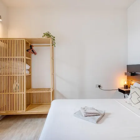 Σπίτι διακοπών Traditional 2 Bedroom House With Yard Ssch1-1
